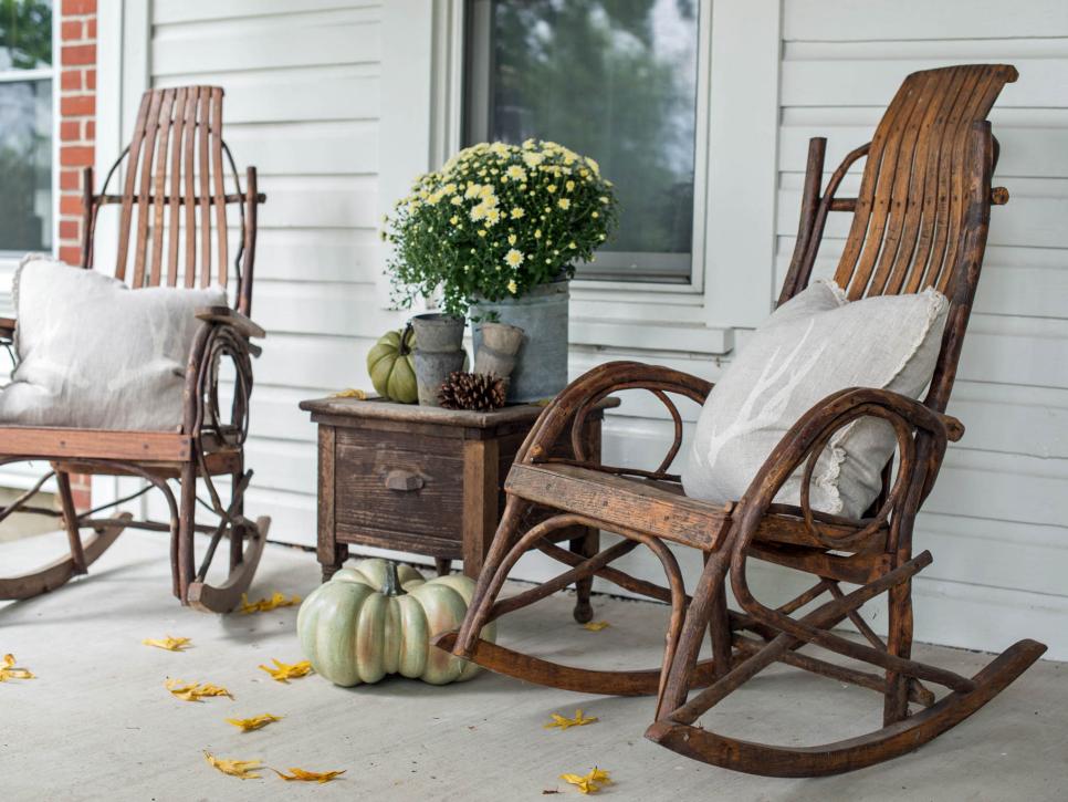 Featured image for Fall Farmhouse Porch Decor