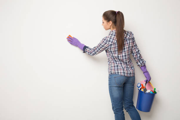 Featured image for How to Clean Walls When Moving Out